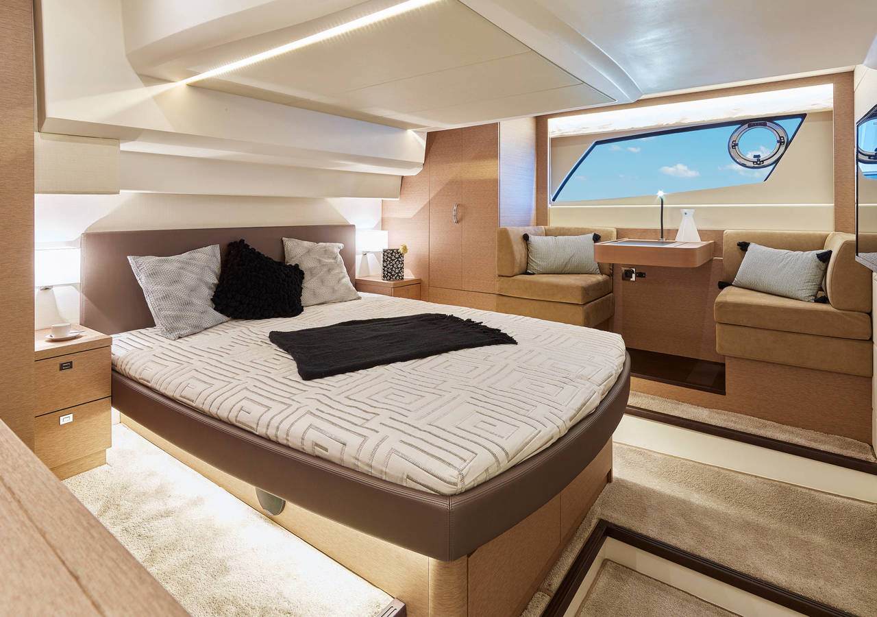 Yacht PRESTIGE 500, F-Line luxury yachts Yacht