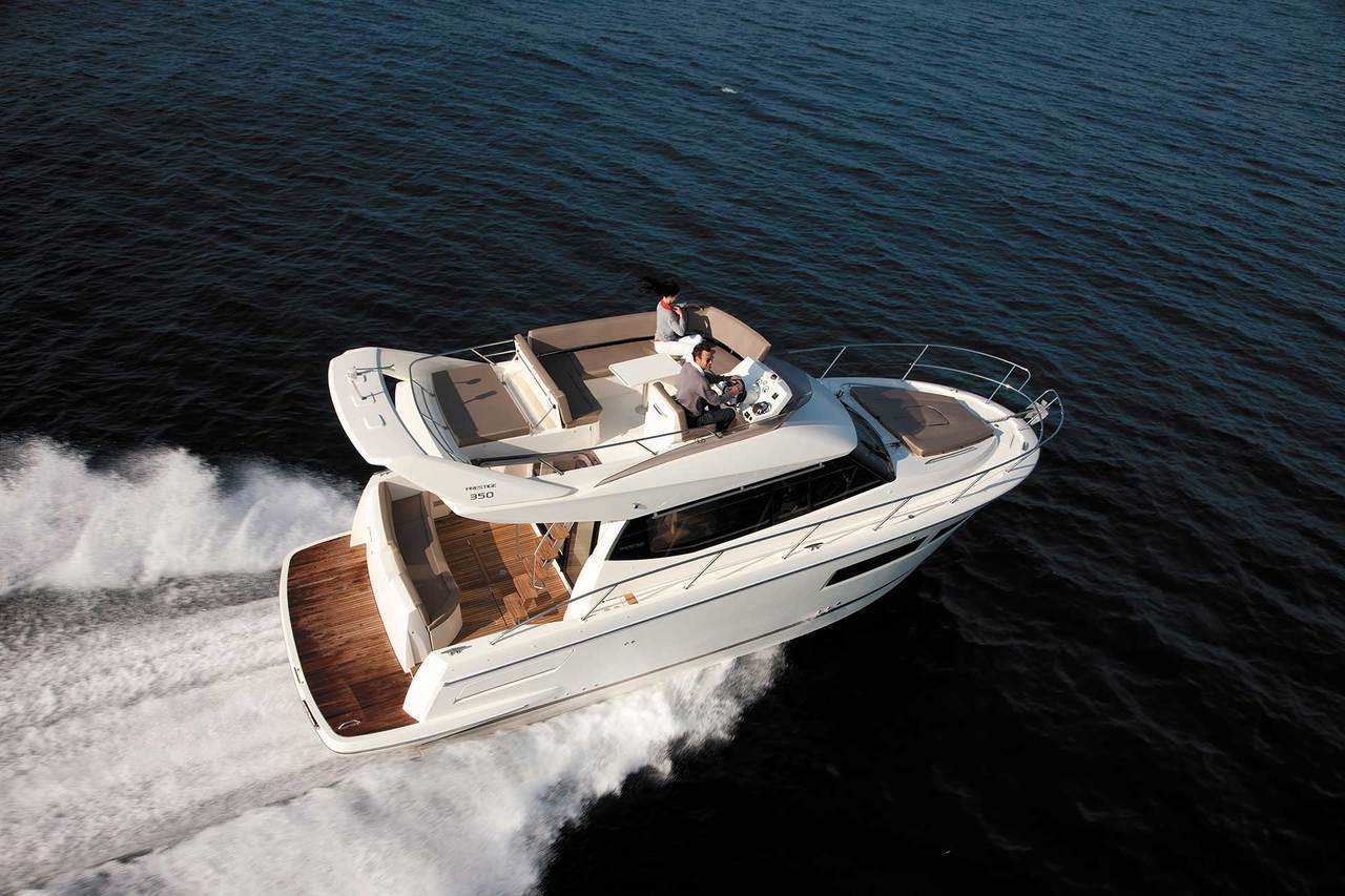 PRESTIGE 350 Exterior 1