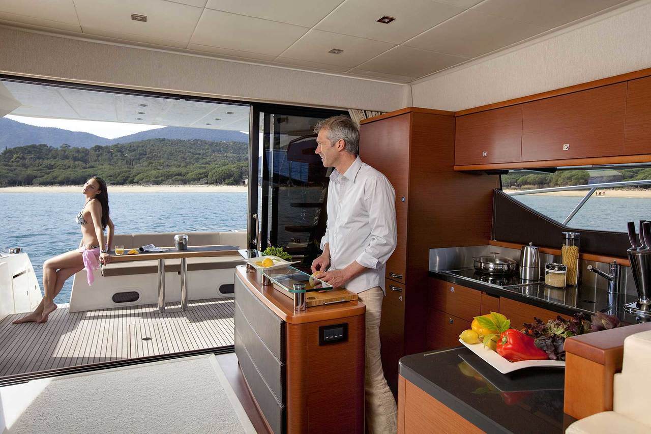 PRESTIGE 60 Exterior 14