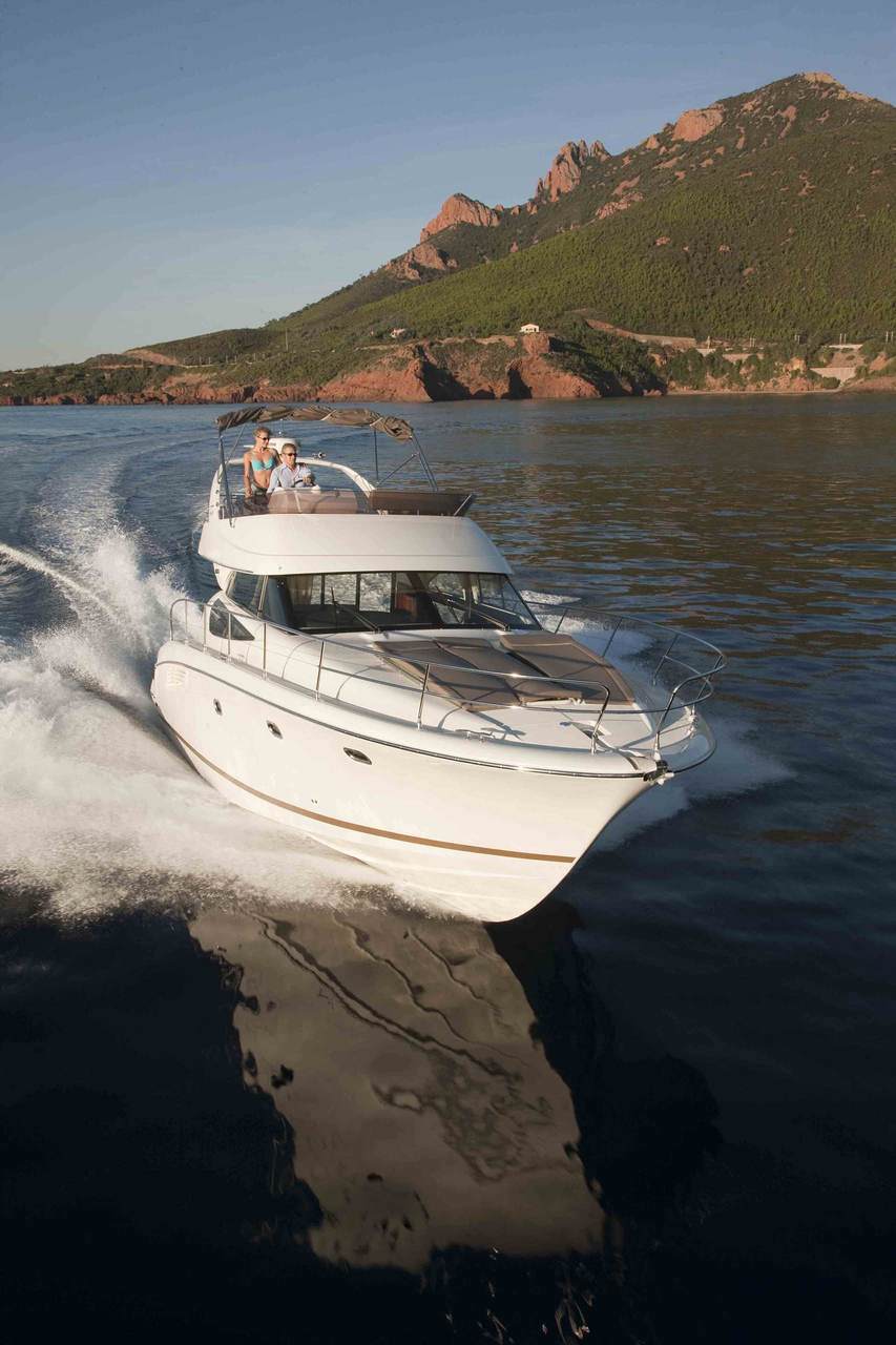 PRESTIGE 440 Exterior 12