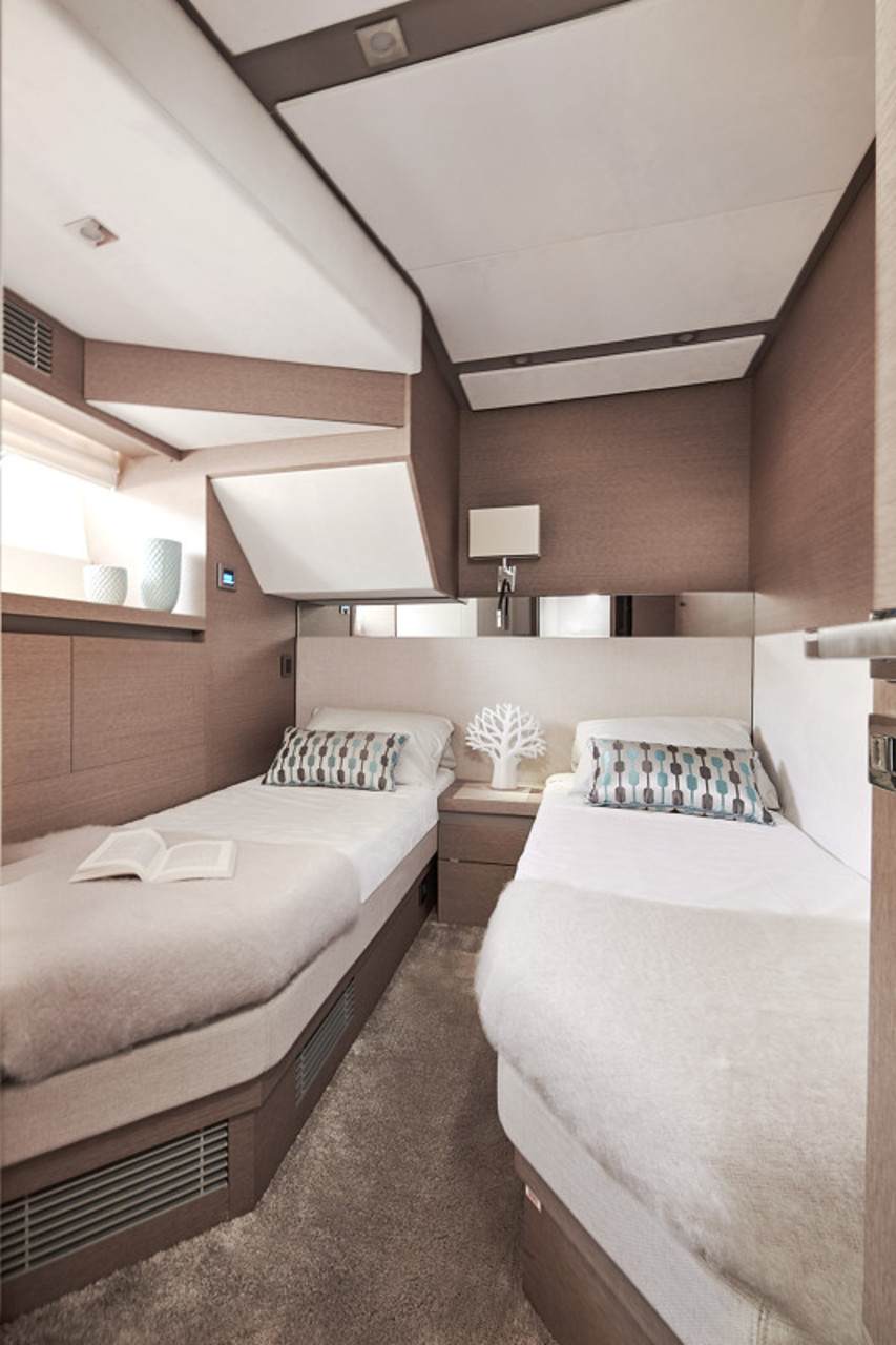 PRESTIGE 680S Interior 9