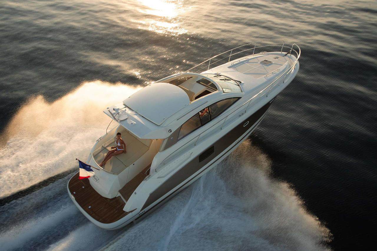 PRESTIGE 440S Exterior 25