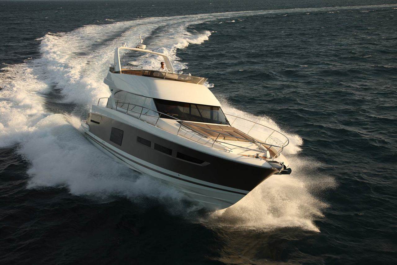 PRESTIGE 60 Exterior 2