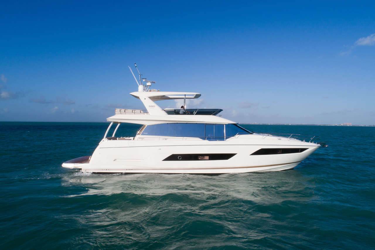 PRESTIGE 680 Exterior 38