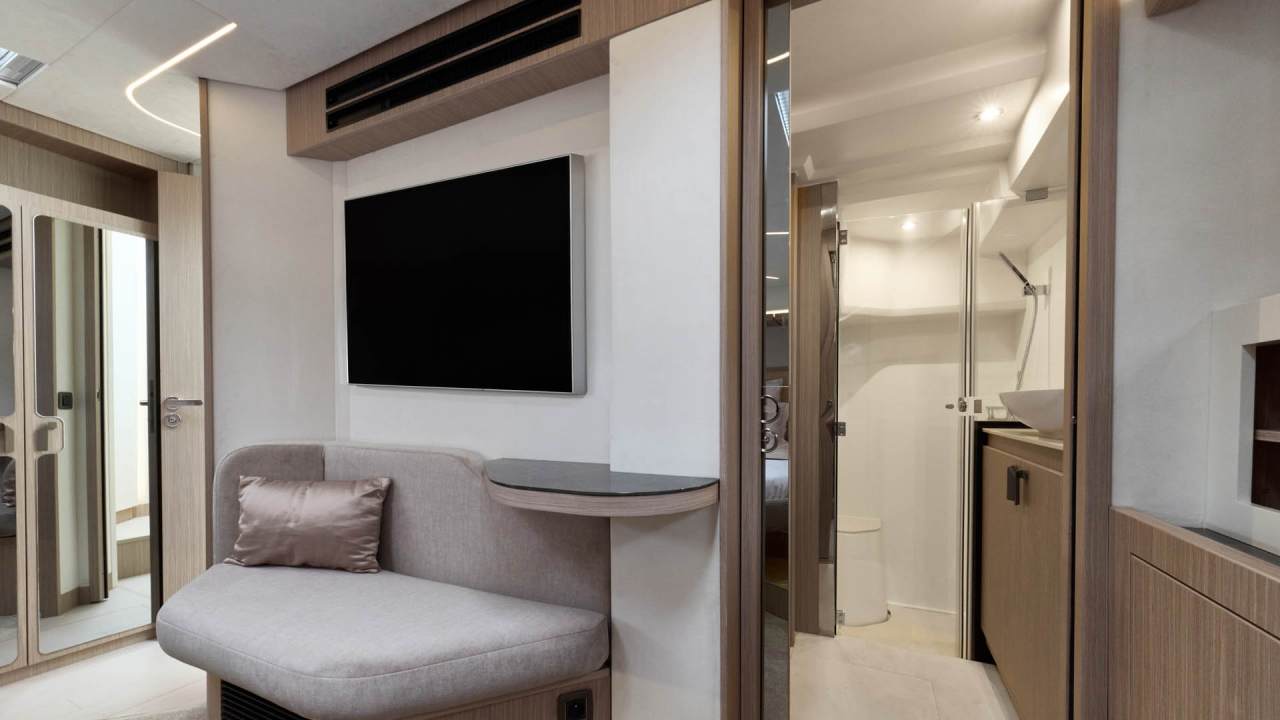 F4.9 Interior 1