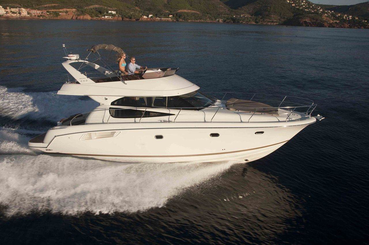 PRESTIGE 440 Exterior 14