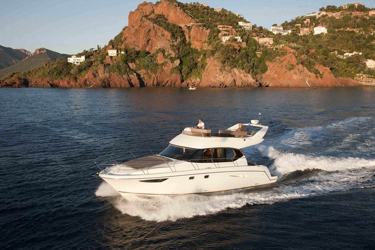 PRESTIGE 400 Exterior 1