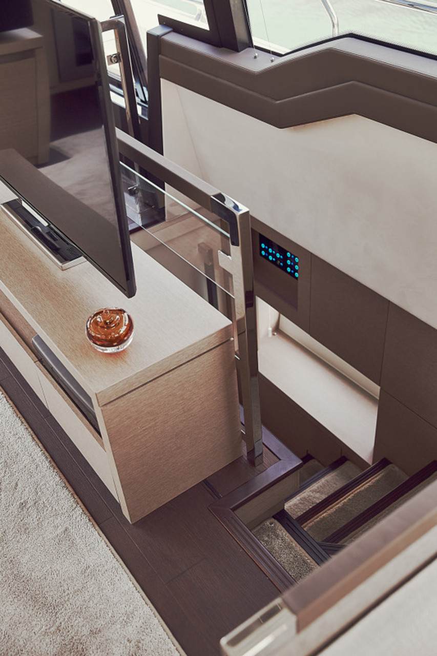 PRESTIGE 680S Interior 14