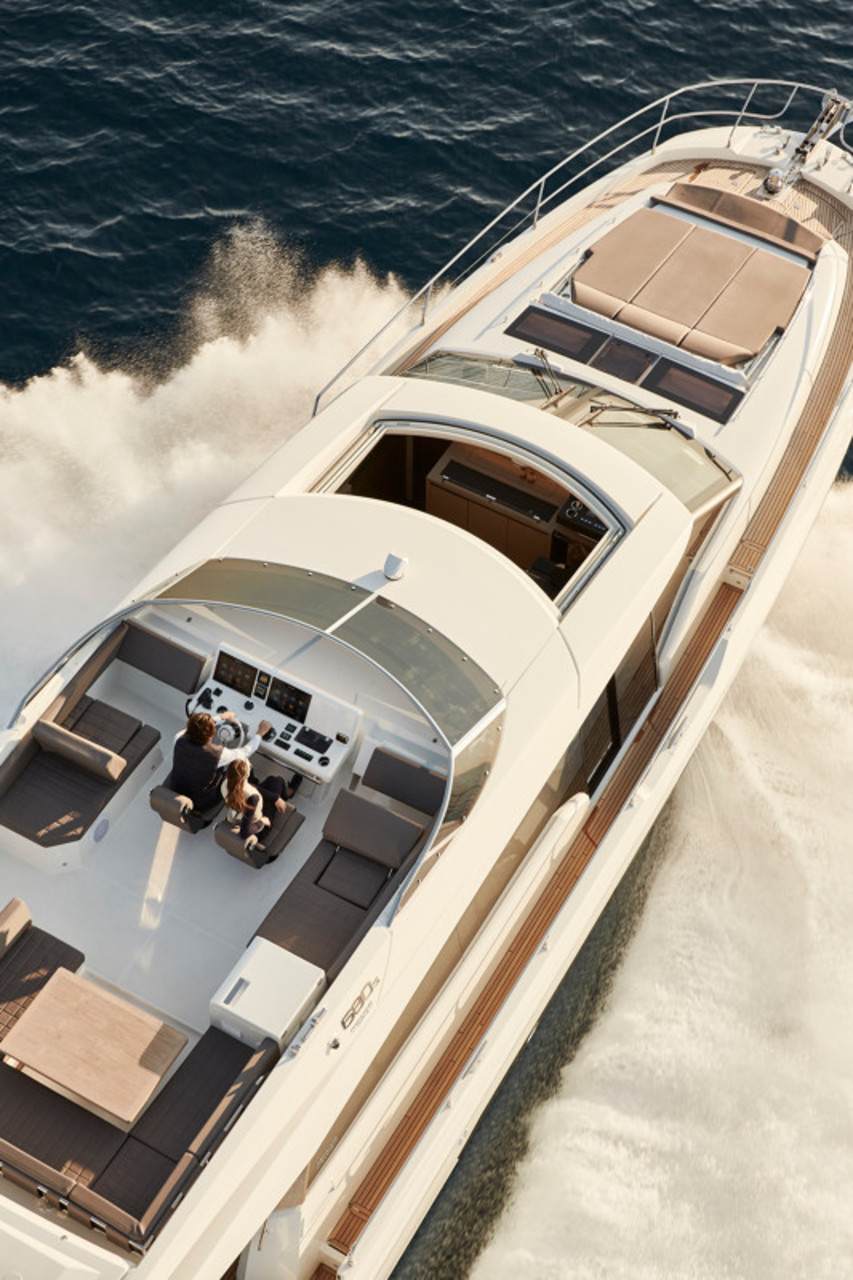 PRESTIGE 680S Exterior 9