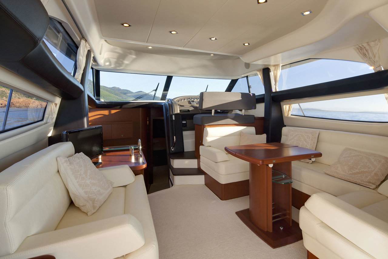 PRESTIGE 440 Interior 1