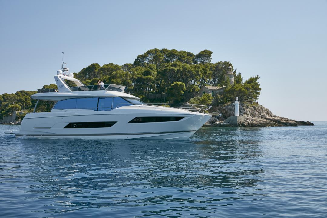 PRESTIGE 680 Exterior 23