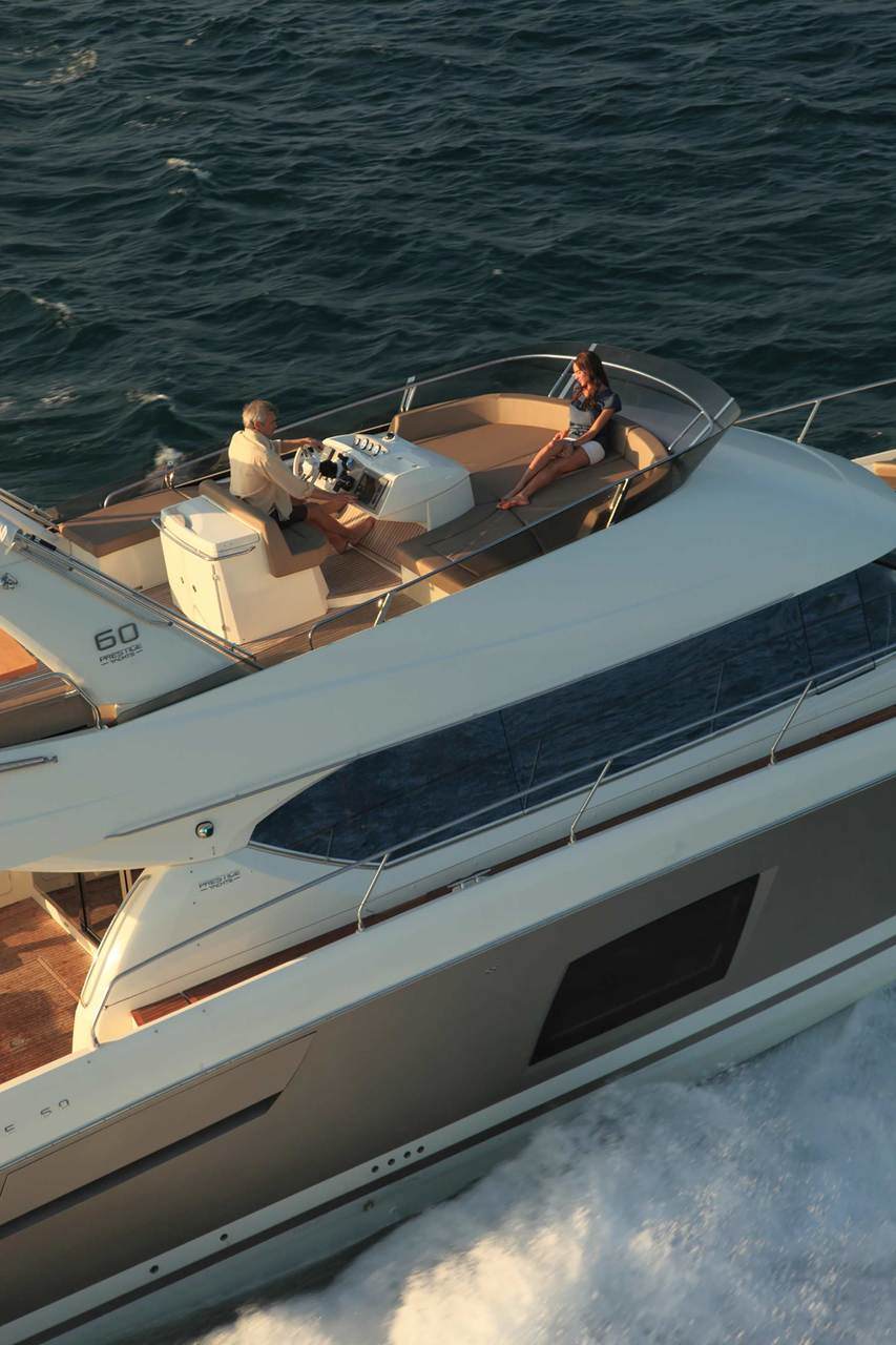 PRESTIGE 60 Exterior 20