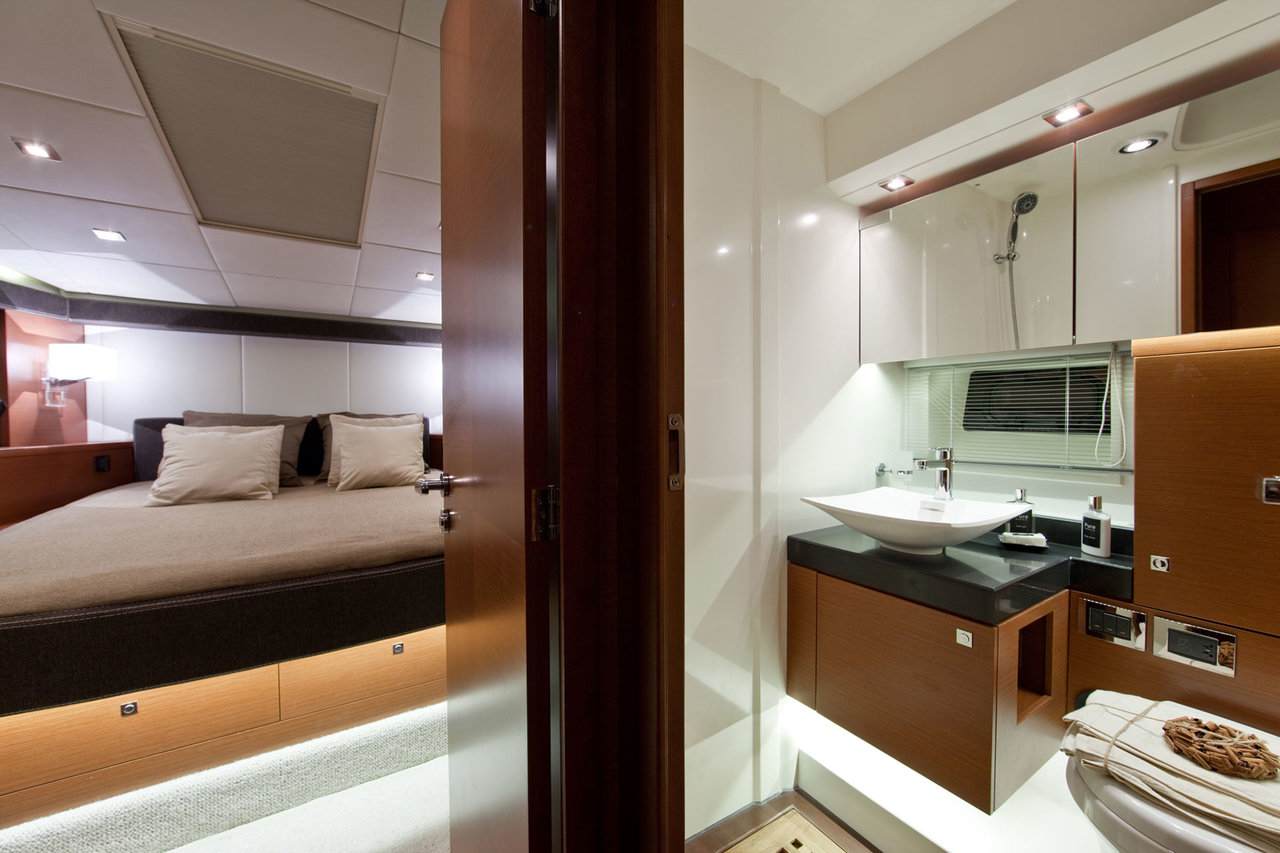 PRESTIGE 60 Interior 8