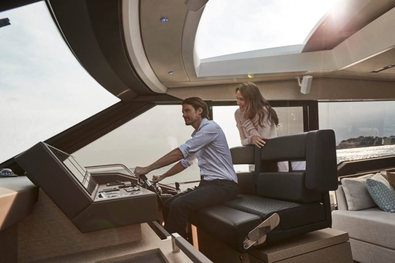 PRESTIGE 680S Interior 17