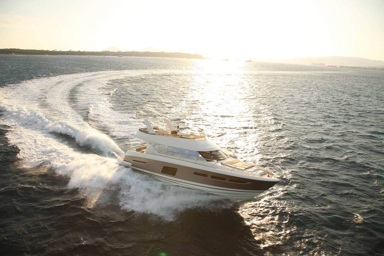 PRESTIGE 60 Exterior 24