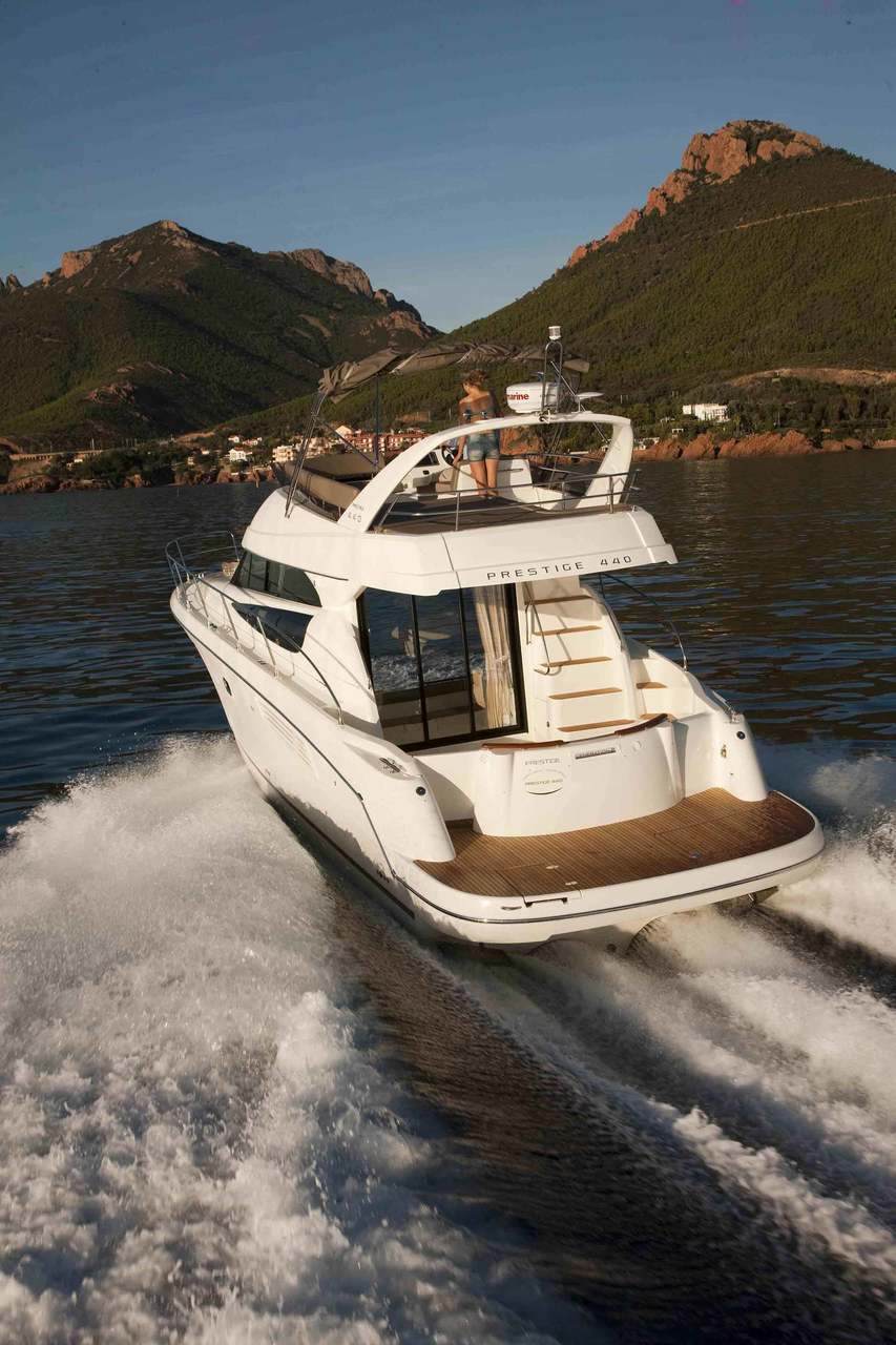 PRESTIGE 440 Exterior 10