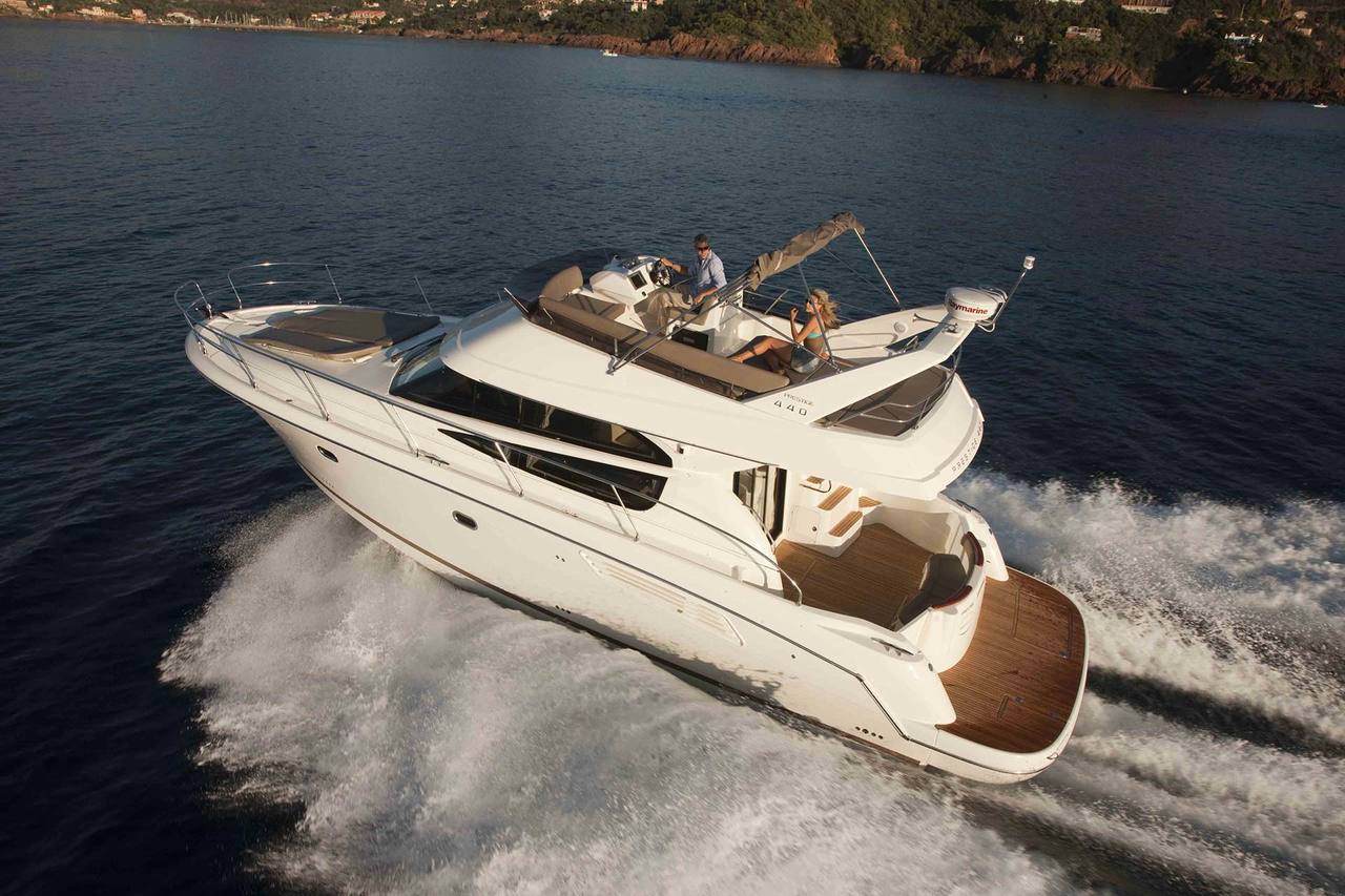 PRESTIGE 440 Exterior 5