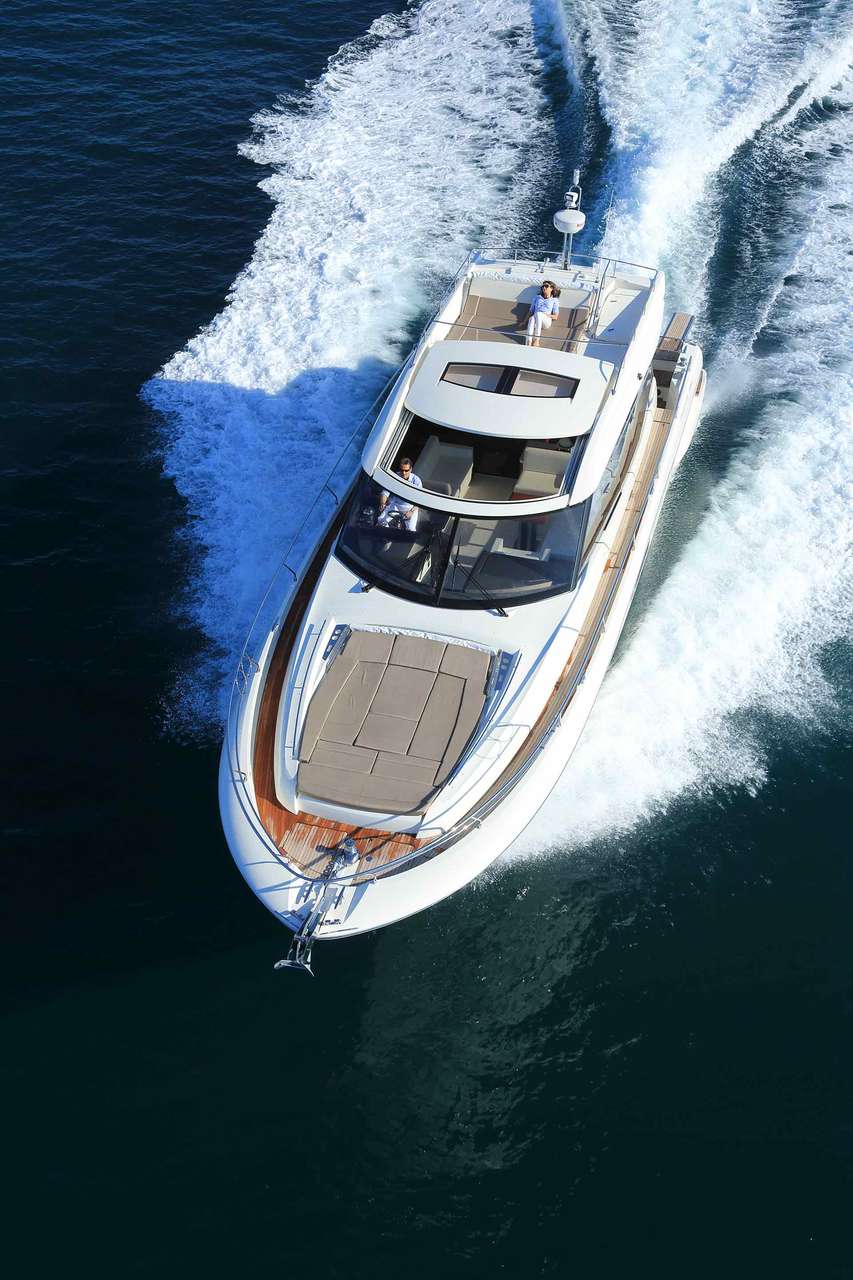 PRESTIGE 550S Exterior 1