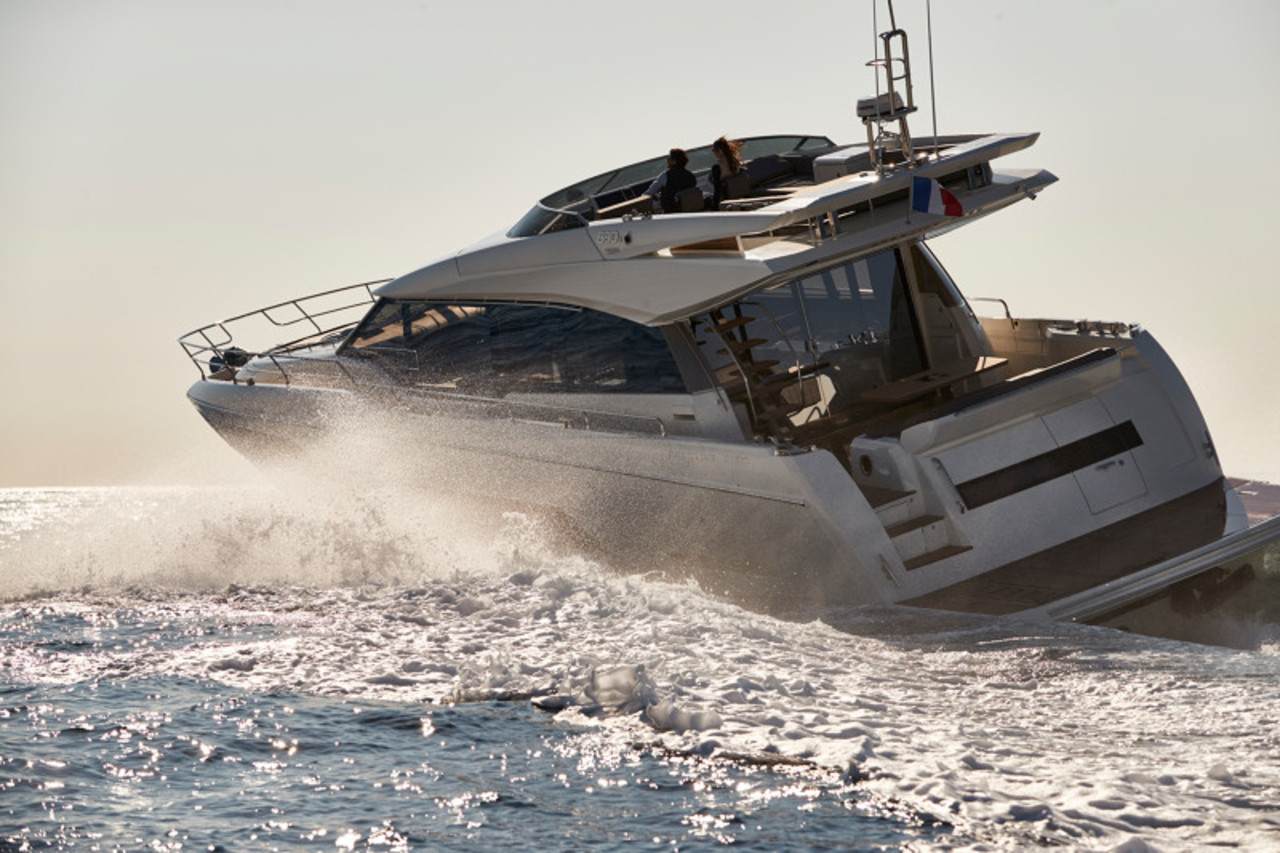 PRESTIGE 680S Exterior 6