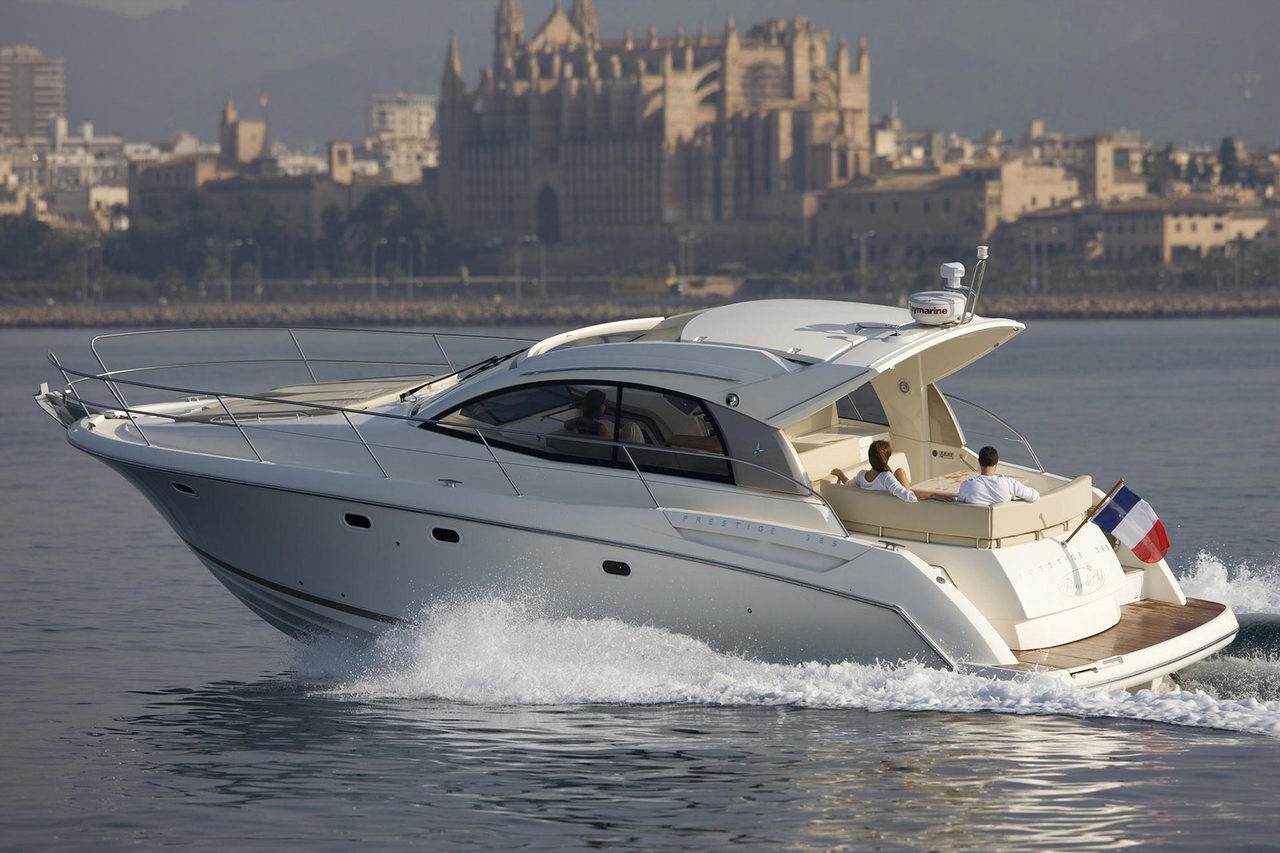 PRESTIGE 390S Exterior 2