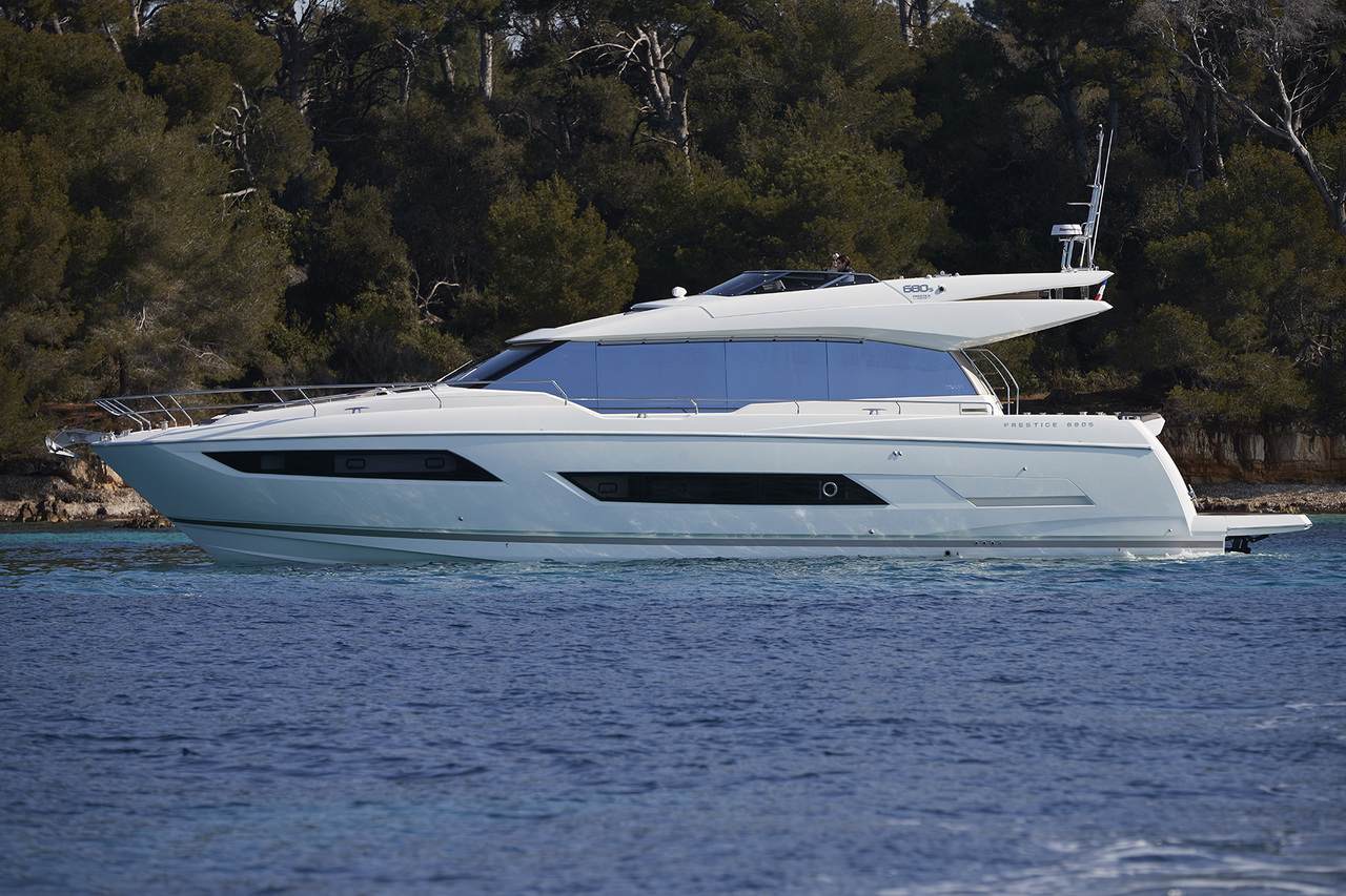 PRESTIGE 680S Exterior 1