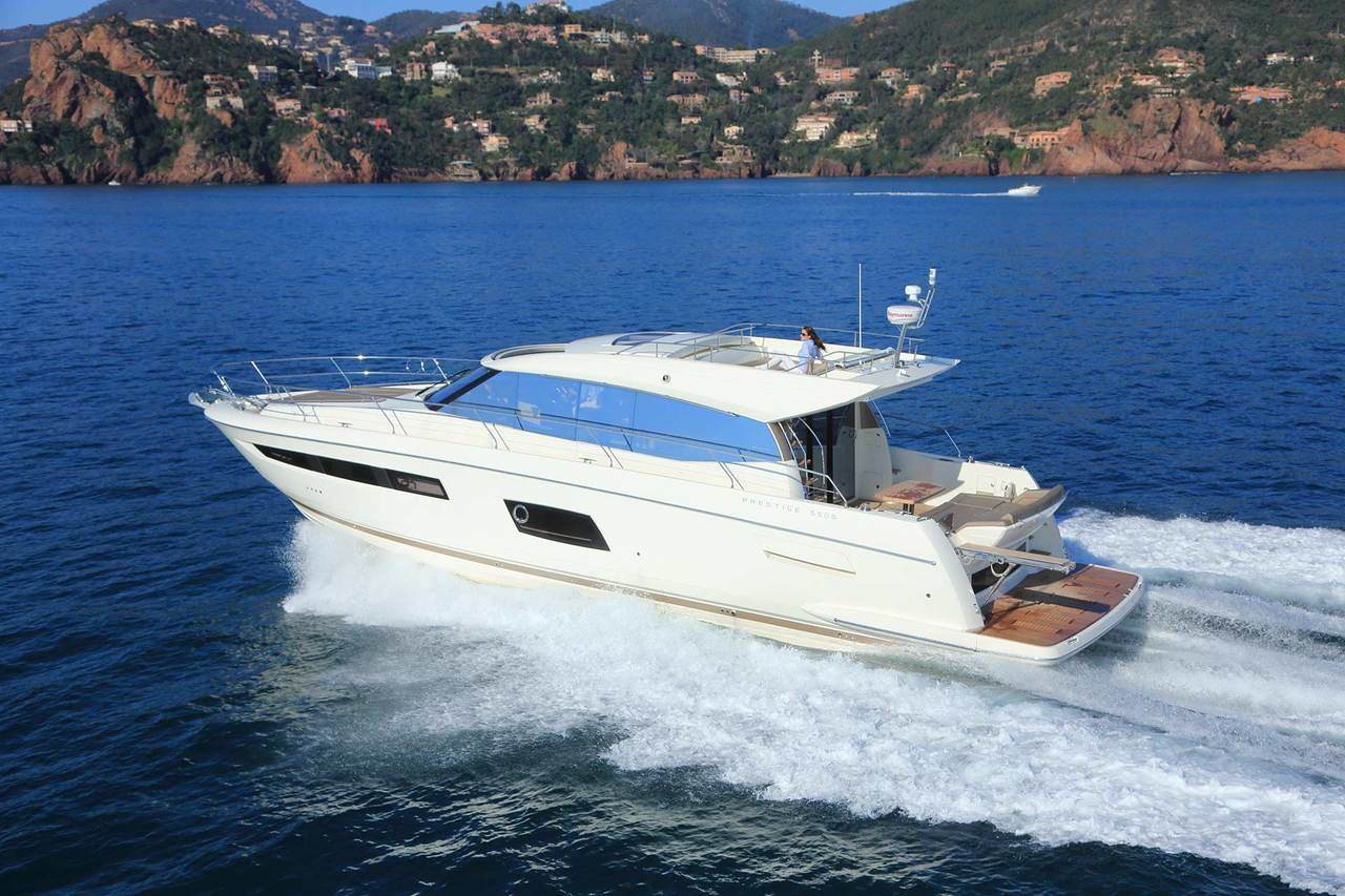 PRESTIGE 550S Exterior 3