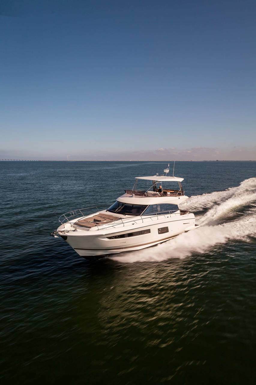 PRESTIGE 560 Exterior 14