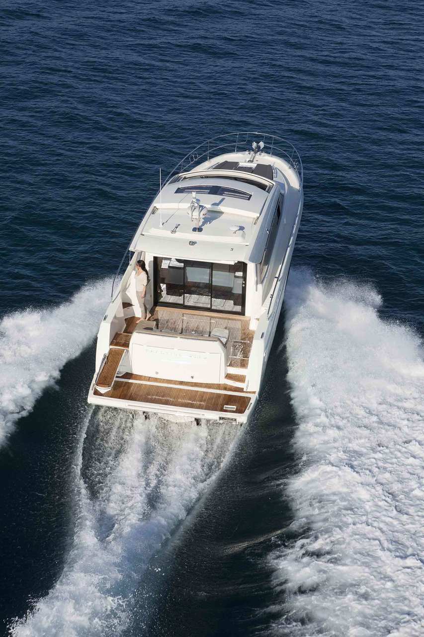 PRESTIGE 450S Exterior 10