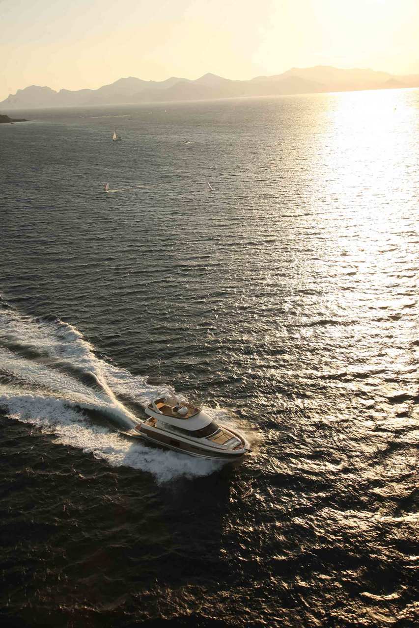 PRESTIGE 60 Exterior 12