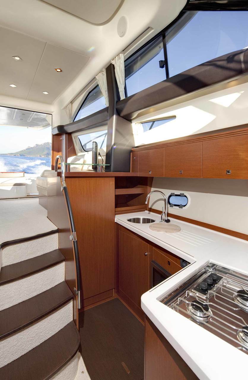 PRESTIGE 440 Interior 2