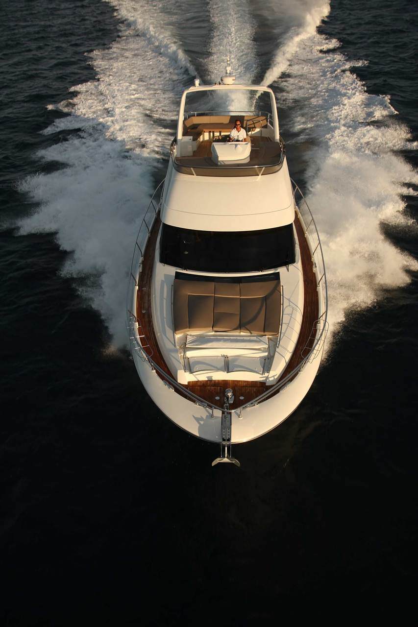 PRESTIGE 60 Exterior 7