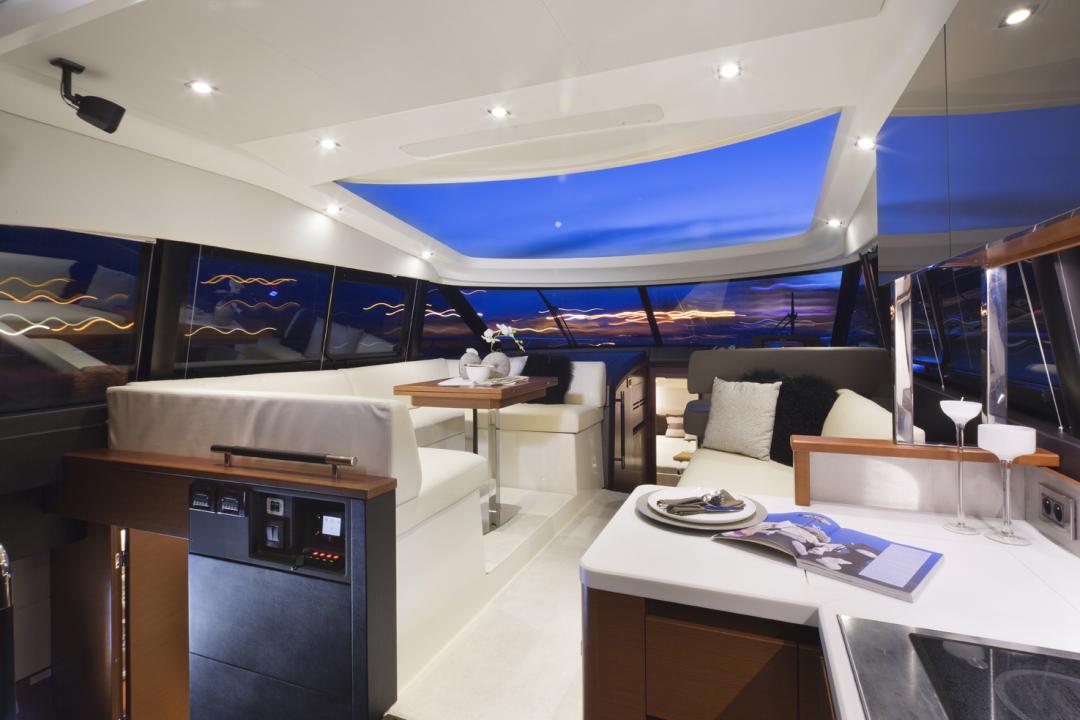 PRESTIGE 450S Interior 2