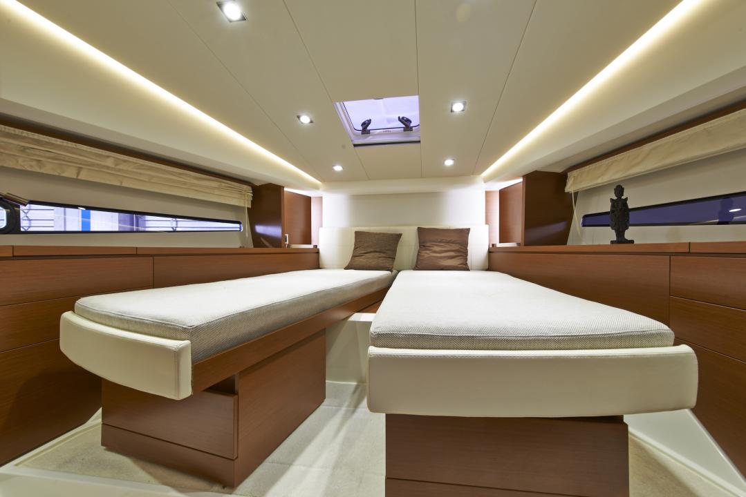 PRESTIGE 450S Interior 13