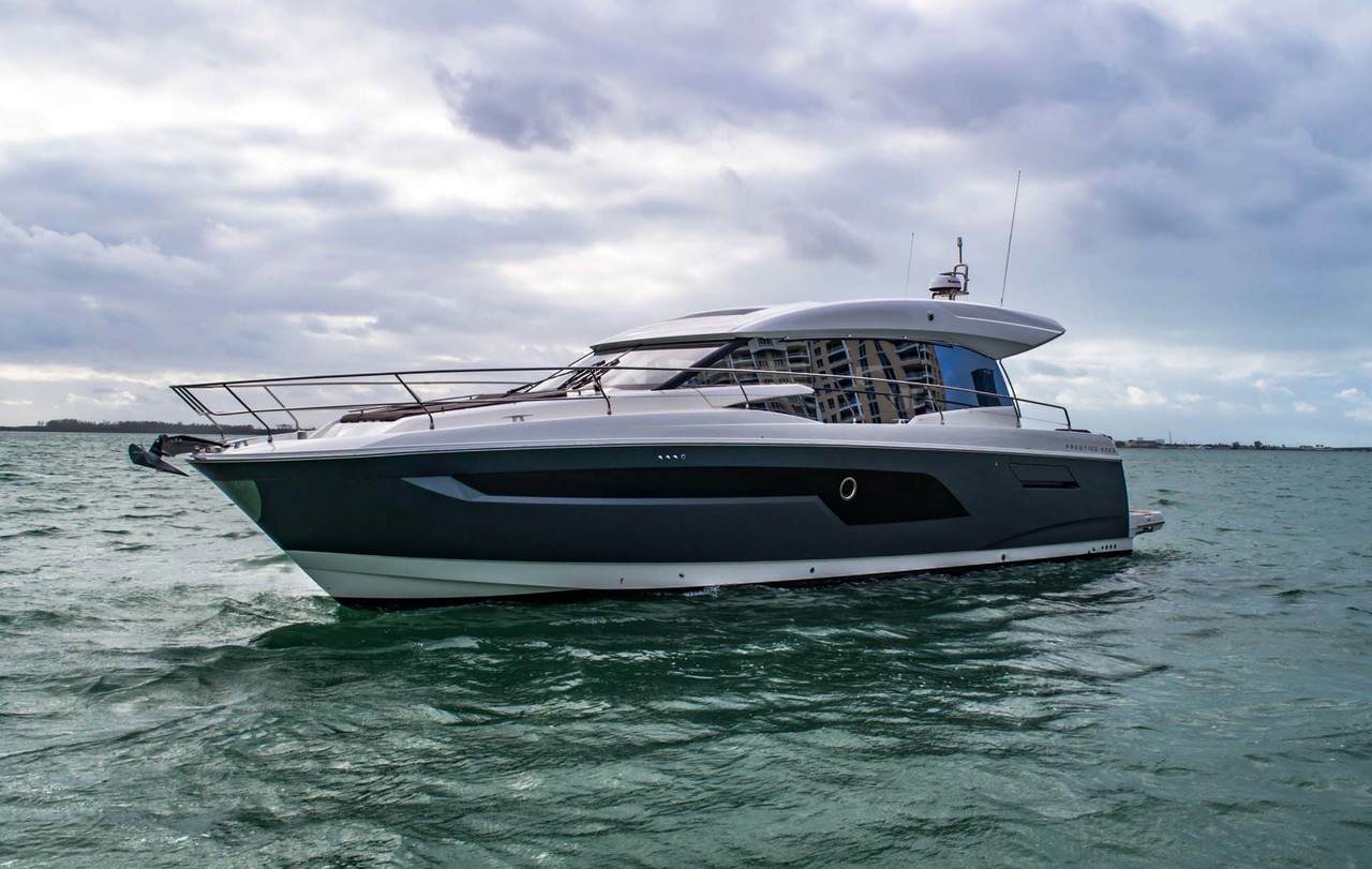 PRESTIGE 520S Exterior 1