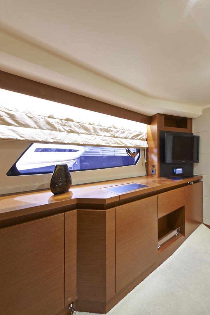 PRESTIGE 450S Interior 12