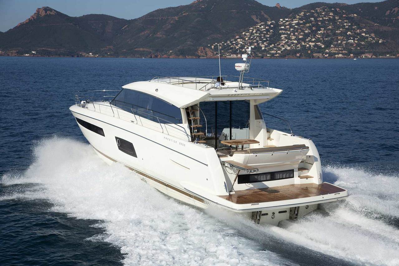 PRESTIGE 550S Exterior 11