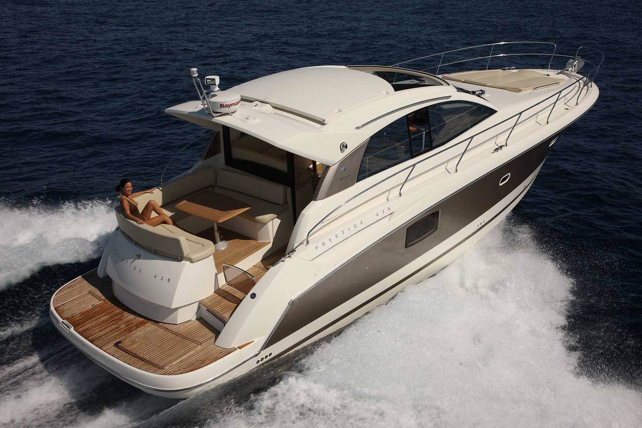 PRESTIGE 440S Exterior 2