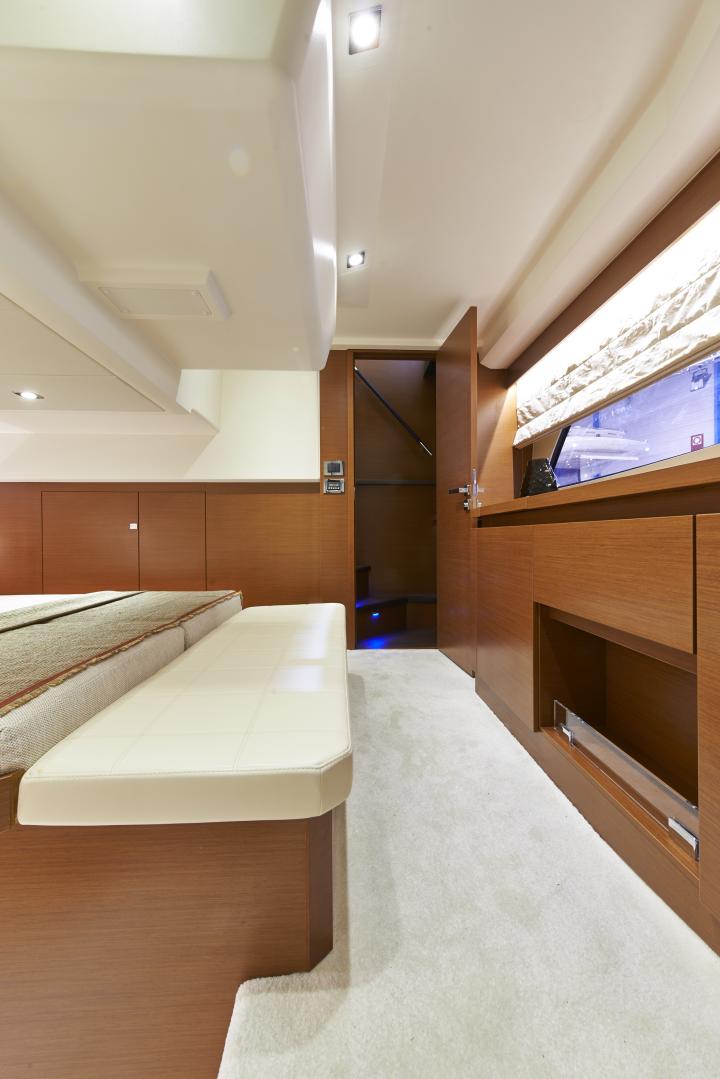 PRESTIGE 450S Interior 9