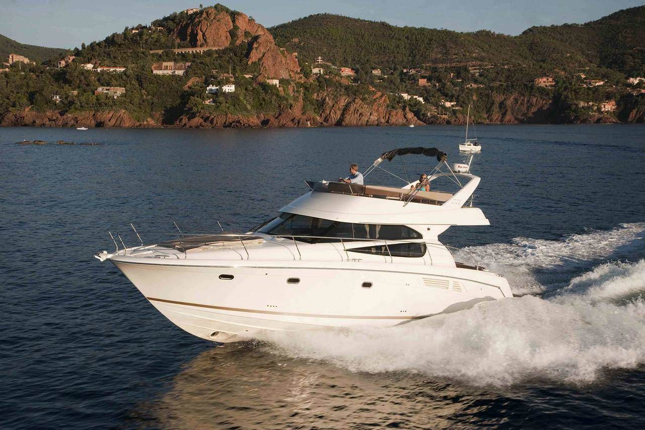 PRESTIGE 440 Exterior 4