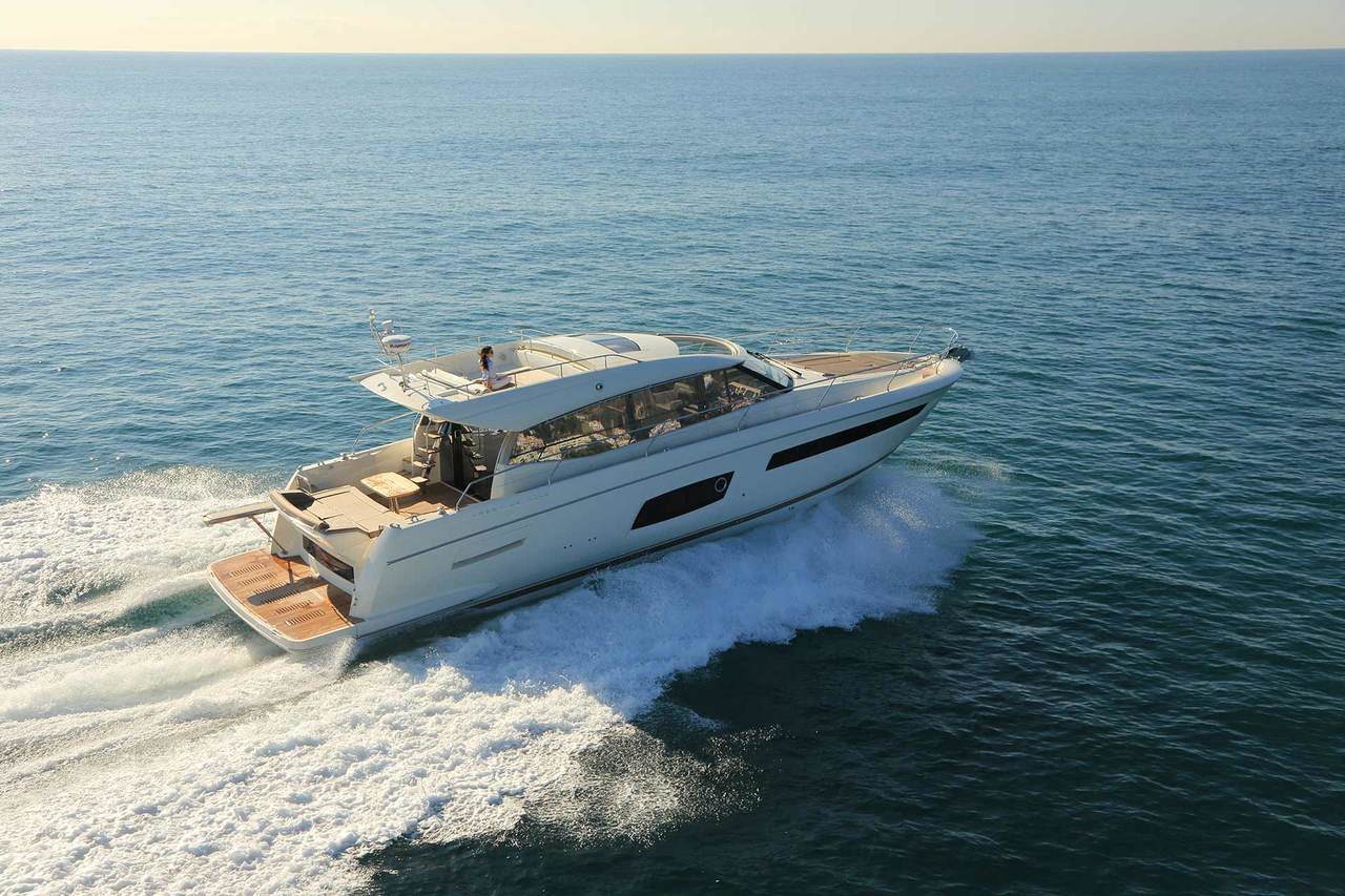 PRESTIGE 550S Exterior 2