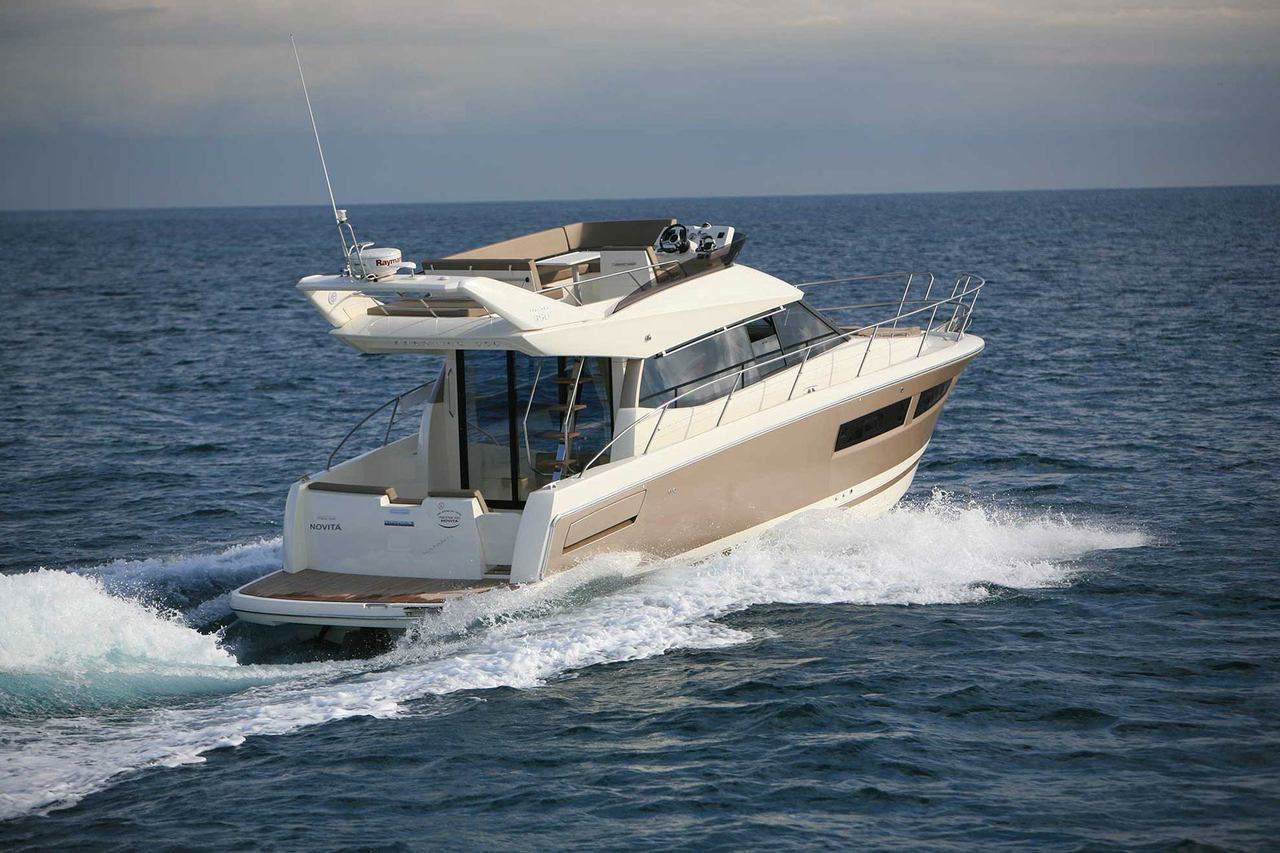 PRESTIGE 350 Exterior 6