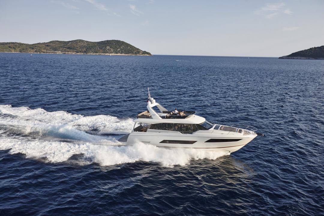 PRESTIGE 680 Exterior 24