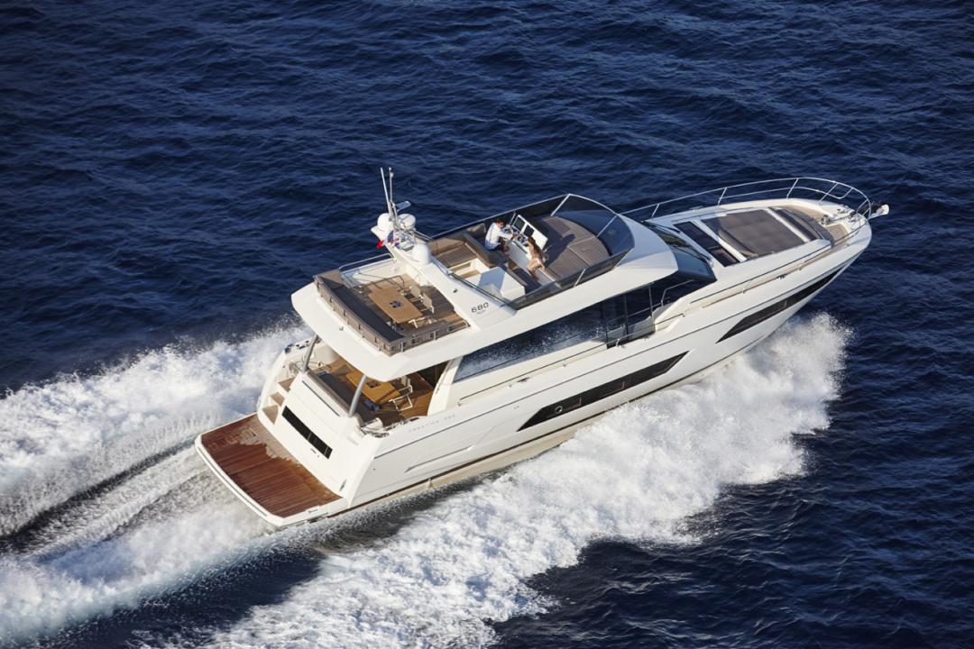 PRESTIGE 680 Exterior 22