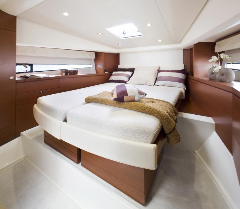 PRESTIGE 450S Interior 4