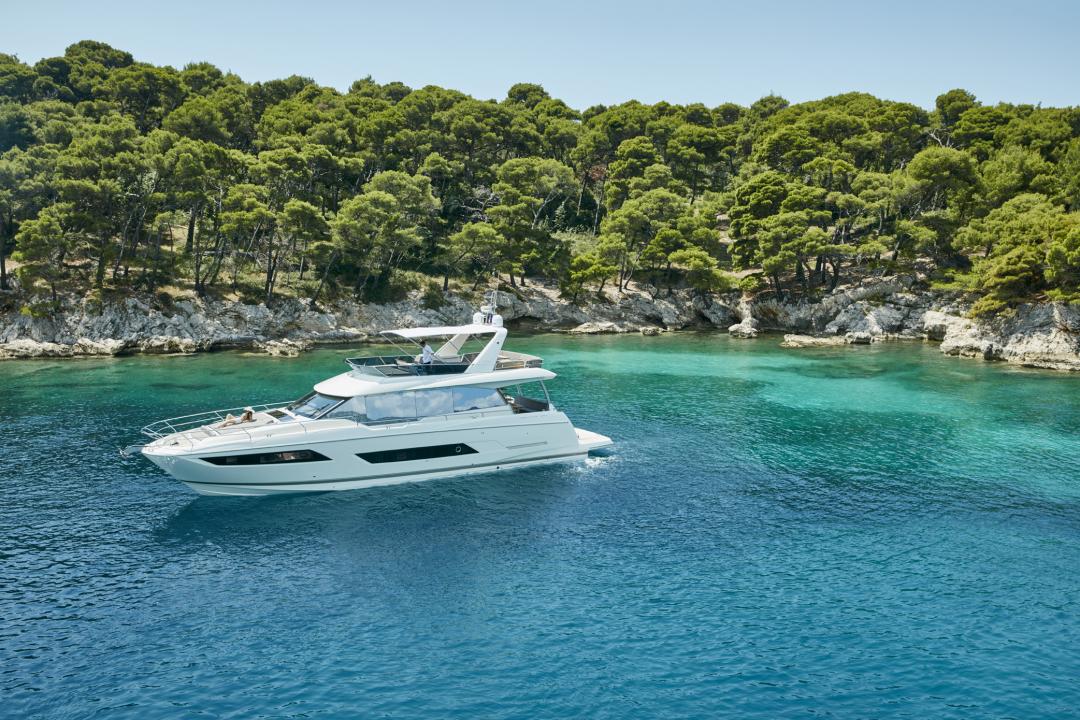 PRESTIGE 680 Exterior 27