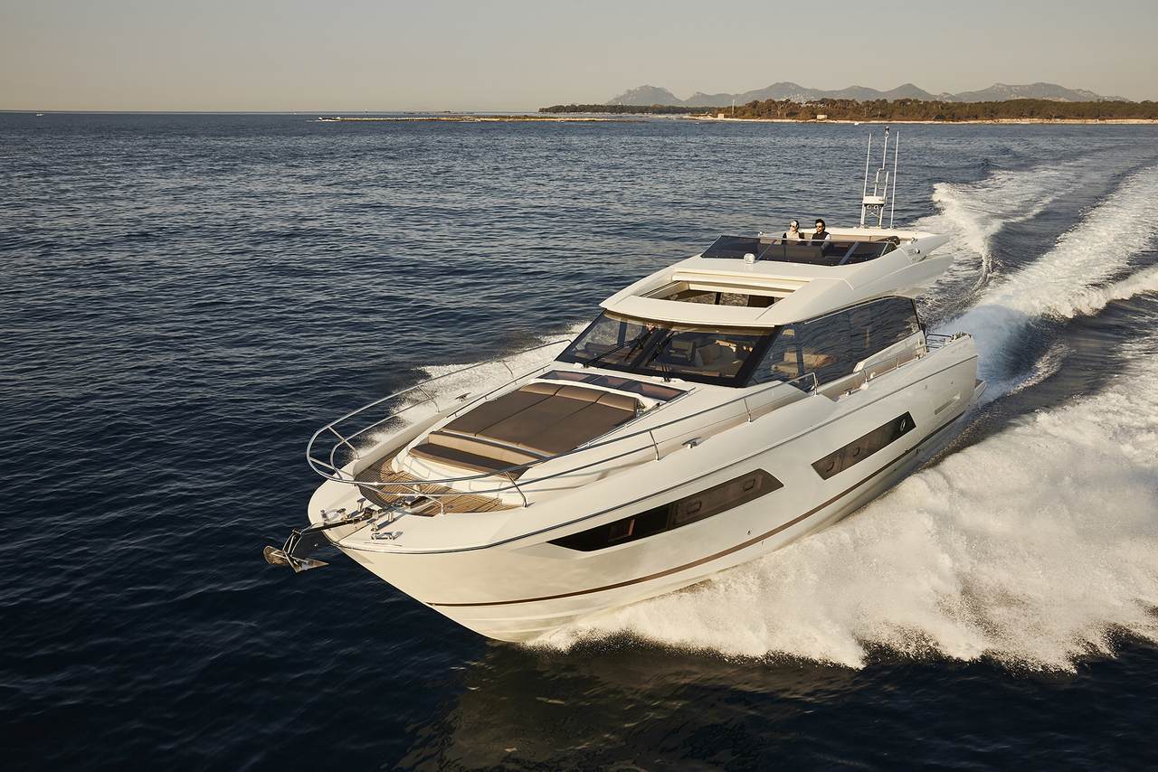 PRESTIGE 680S Exterior 5