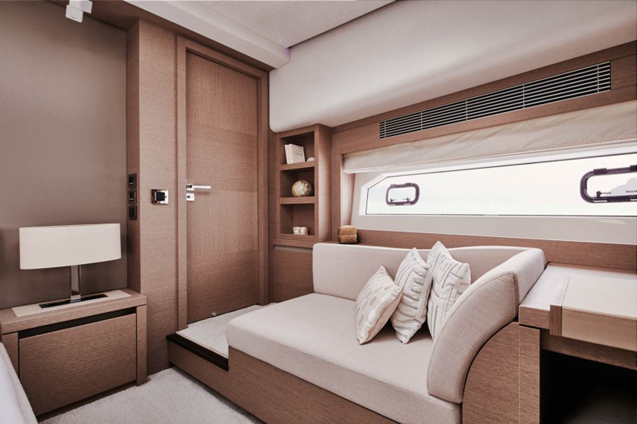 PRESTIGE 680S Interior 5