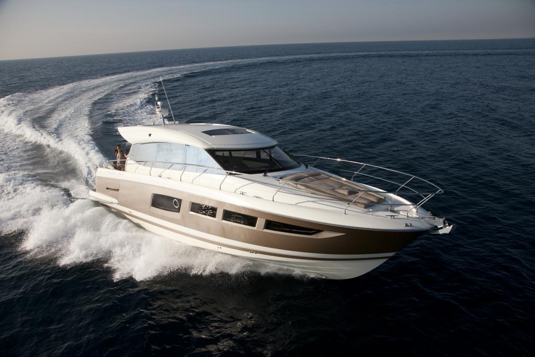 PRESTIGE 550S Exterior 13