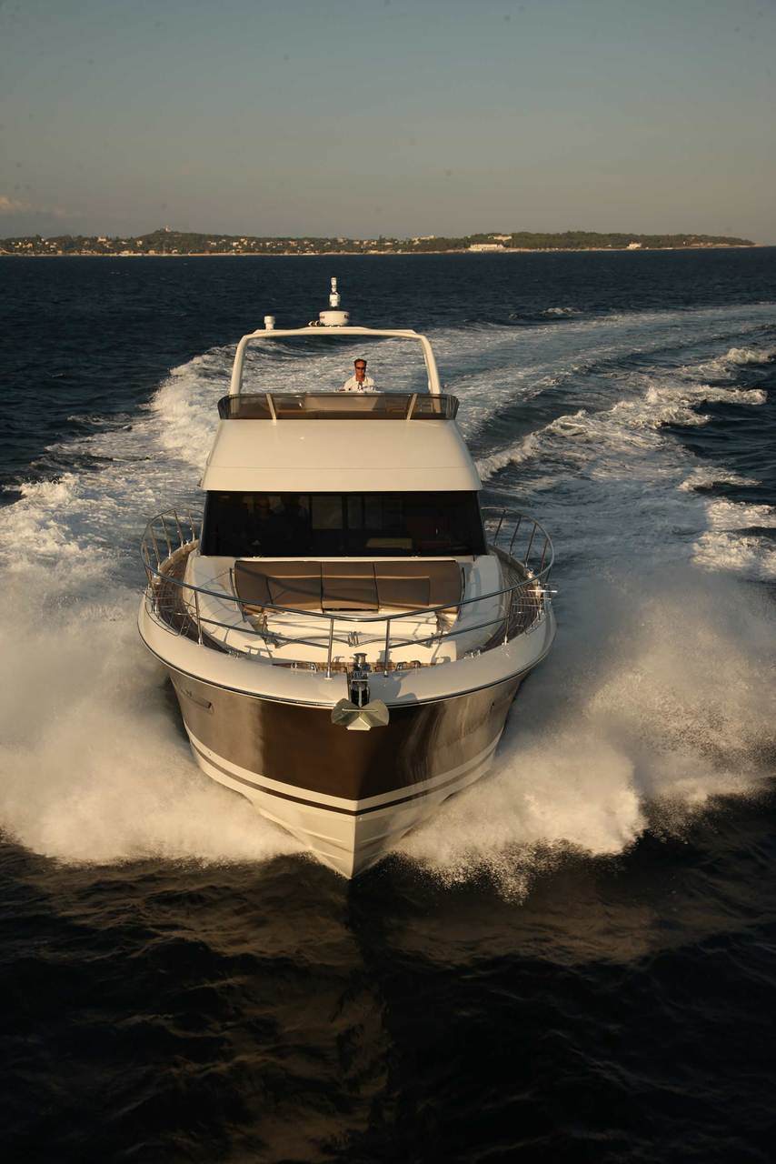 PRESTIGE 60 Exterior 4