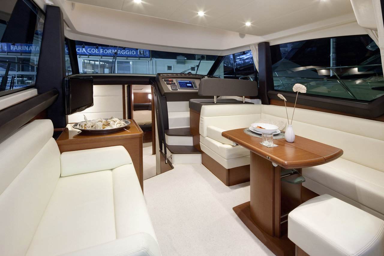 PRESTIGE 400 Interior 1